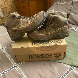 Nevados sneakers